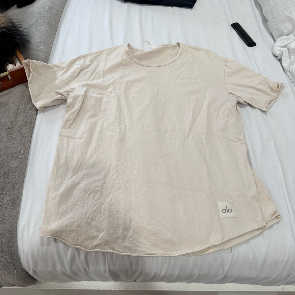 ALO Yoga Men's Beige Short Sleeve Tee - Size L?